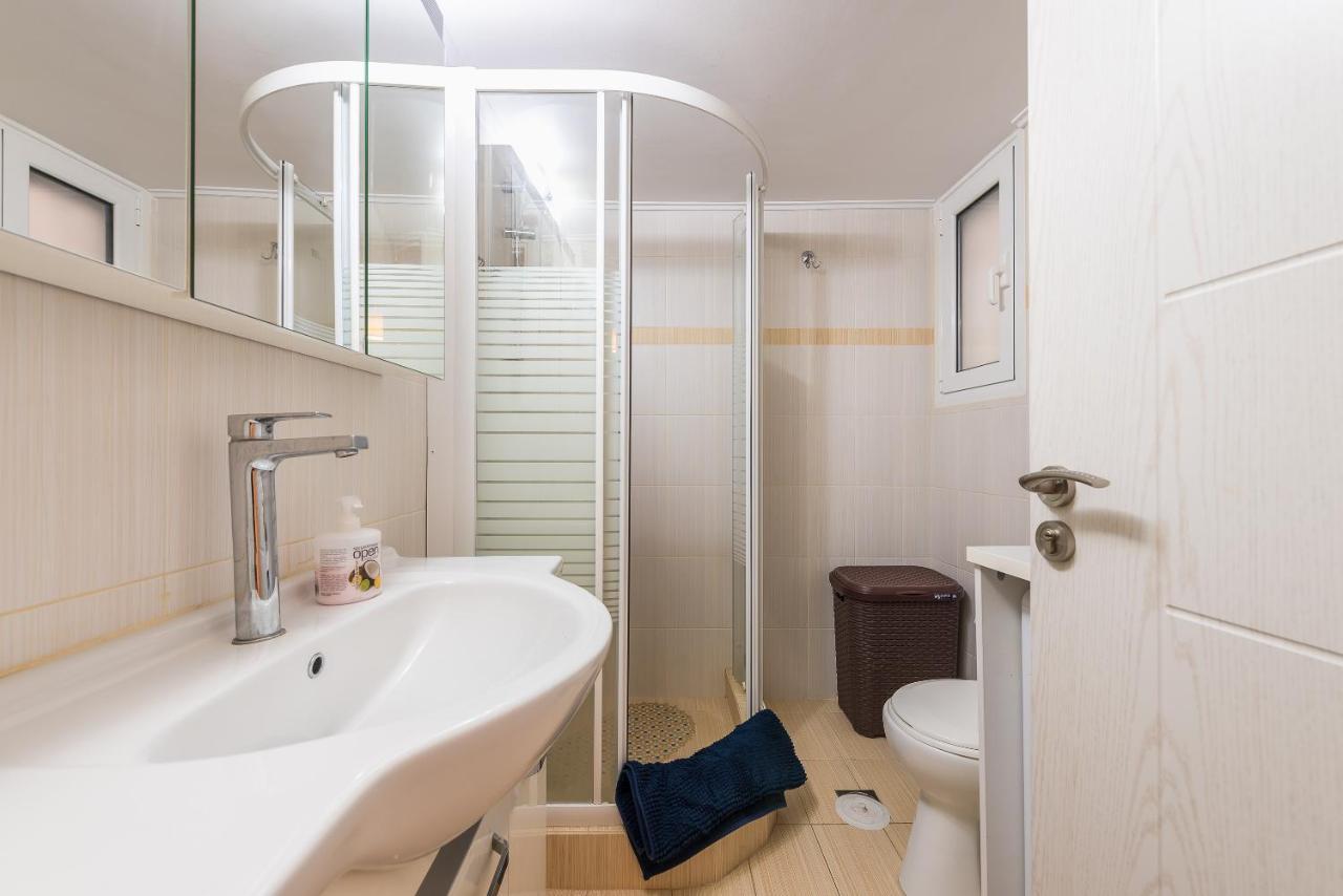 Pagkrati 2 Bedroom Apartment For 4 Persons Атина Екстериор снимка